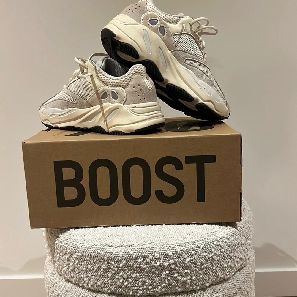 YEEZY BOOST 700 ANALOG